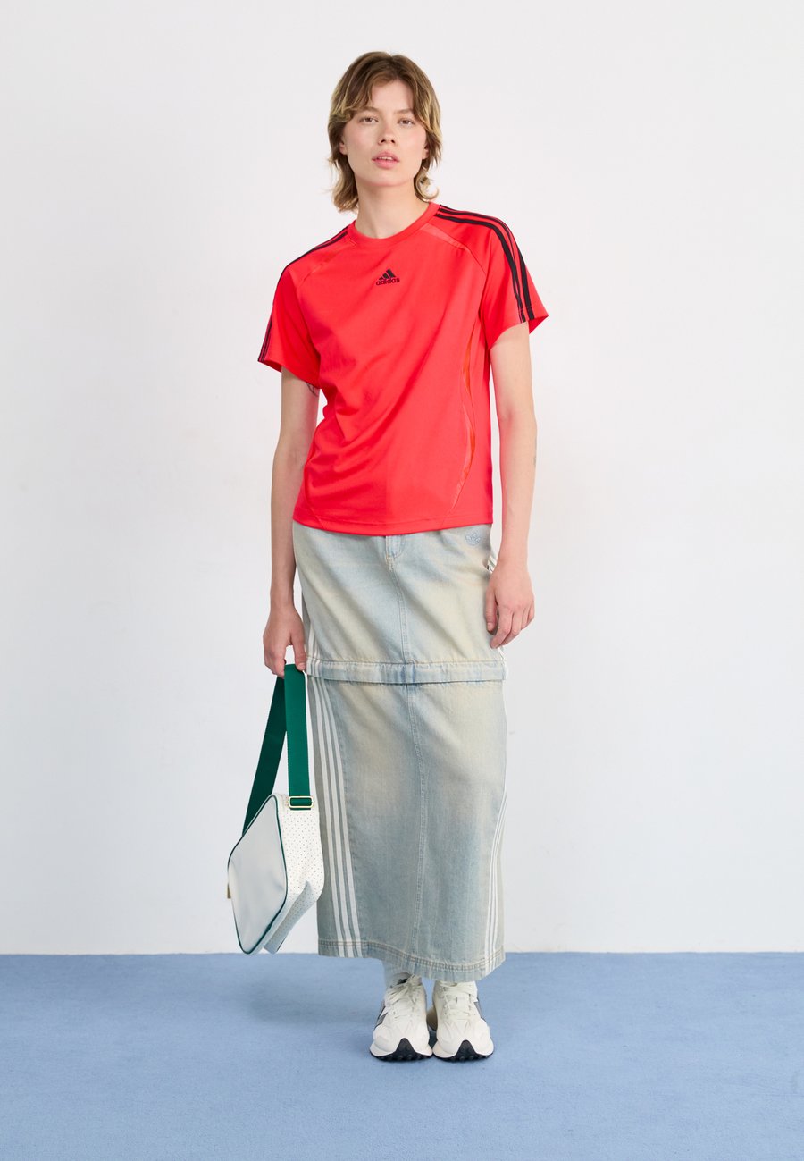 Футболка Adidas Originals TEAMGEIST TEE, Lucid Red/Black/Red — фото 2