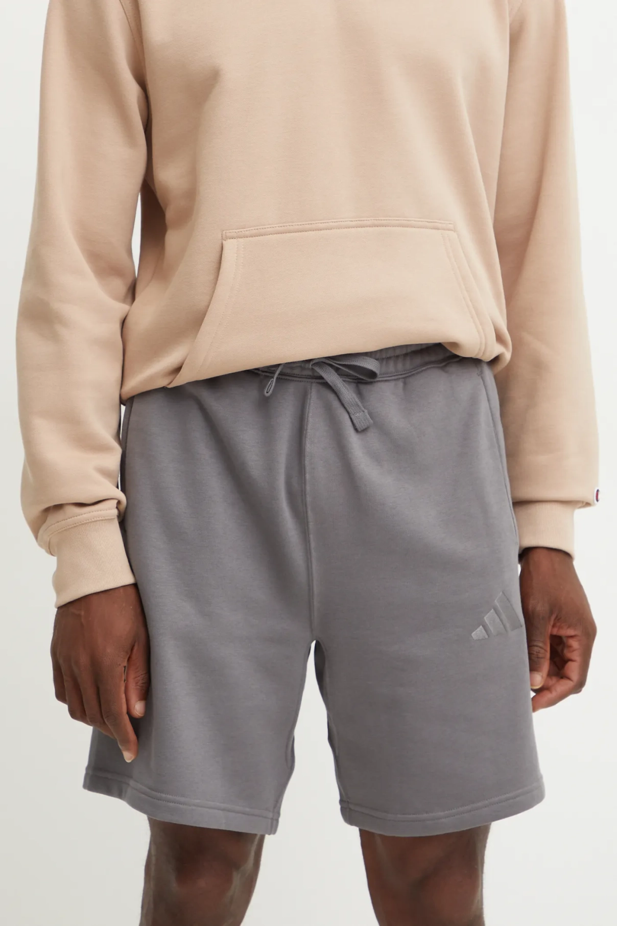 

Все шорты SZN adidas, серый