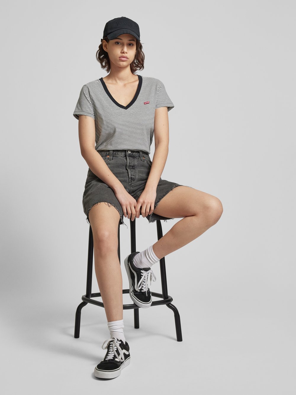 

Футболка с V-образным вырезом Levi's, черный