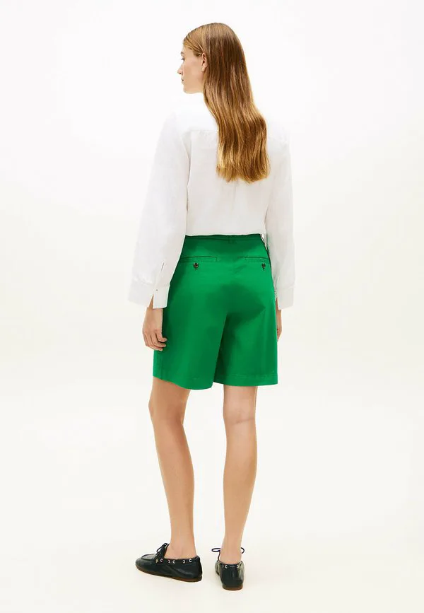 Выстиранные обычные шорты-чиносы Tommy Hilfiger, Courtside Green — фото 3
