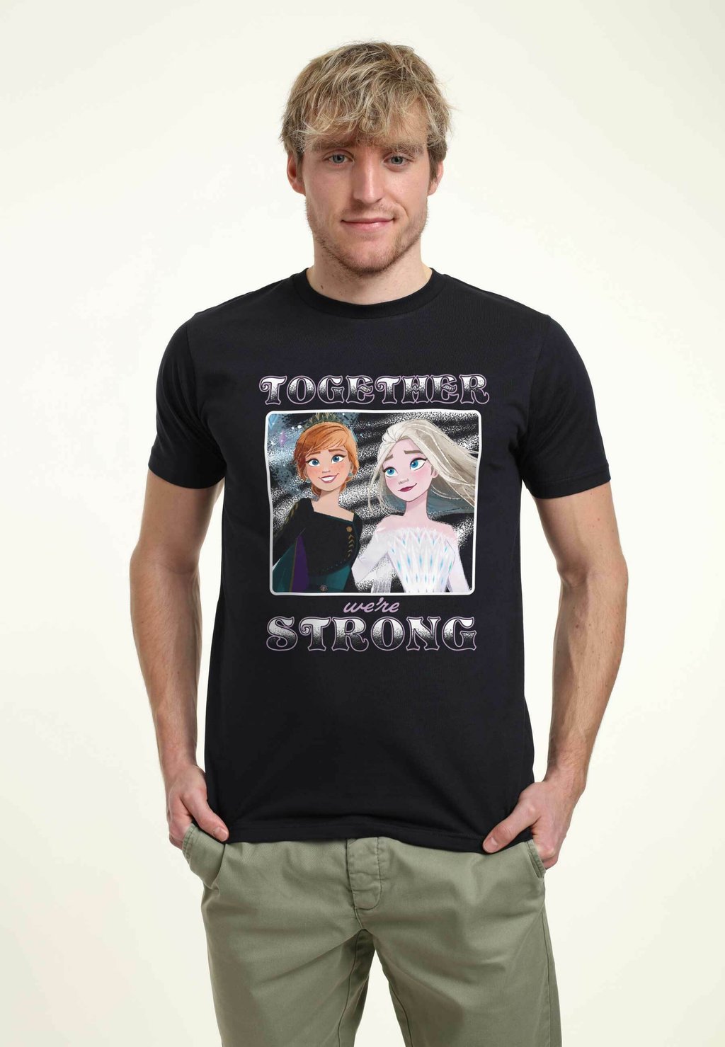 

Футболка с принтом FROZEN 2 STRONGER TOGETHER UNISEX Henry Tiger, темно-синий