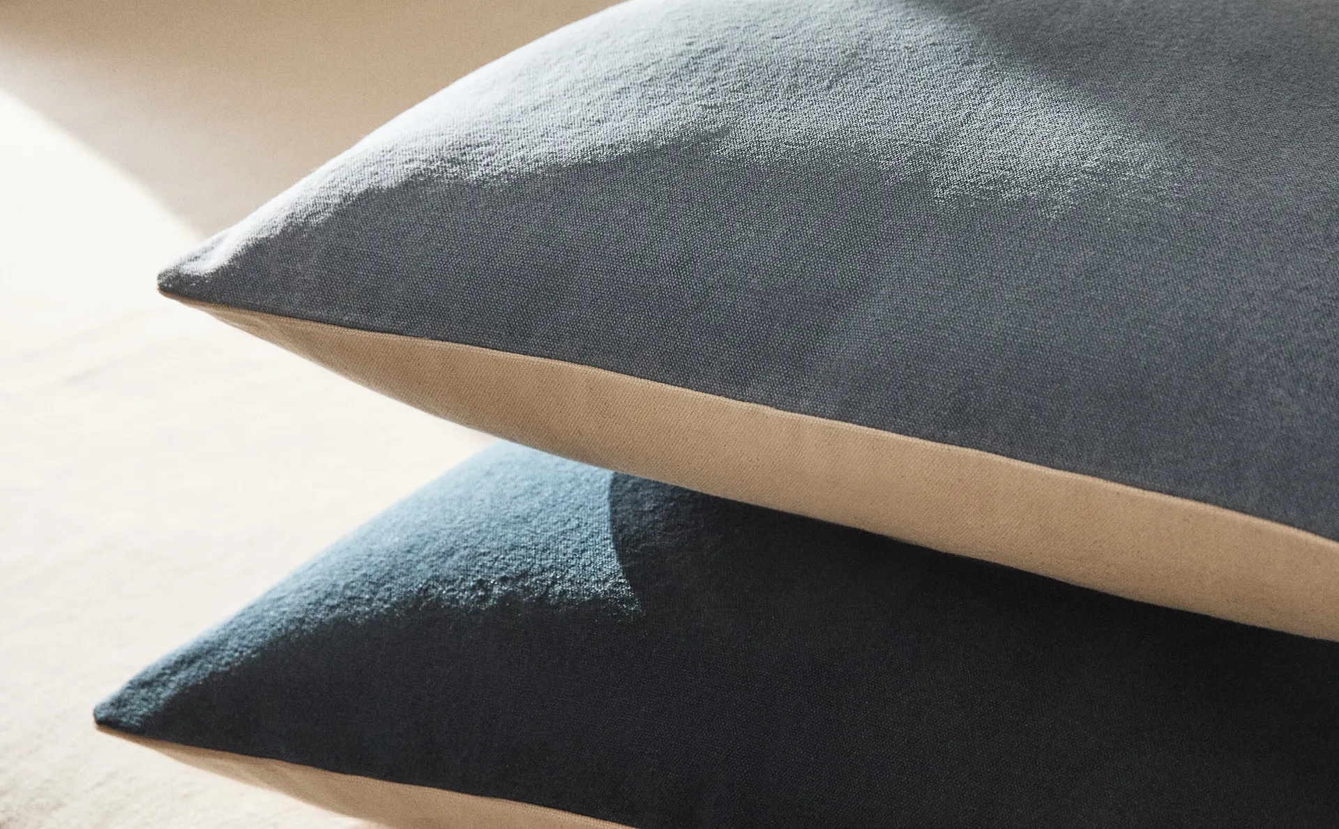 

Однотонный хлопковый чехол на подушку Zara Home, зеленый