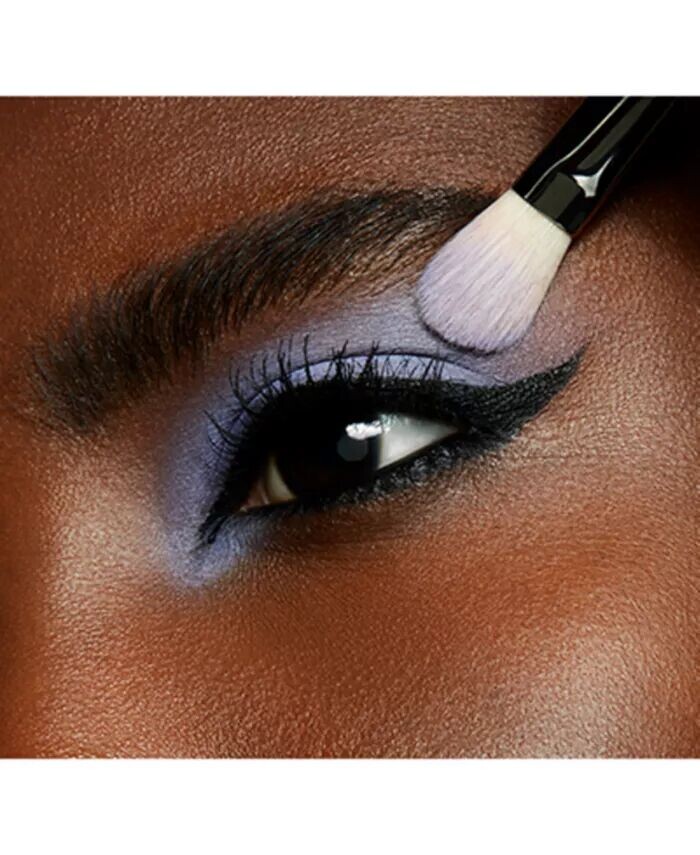 Мягкие матовые тени для век Powder Kiss Mac, цвет Strike A Pose (light shell peach) — фото 4