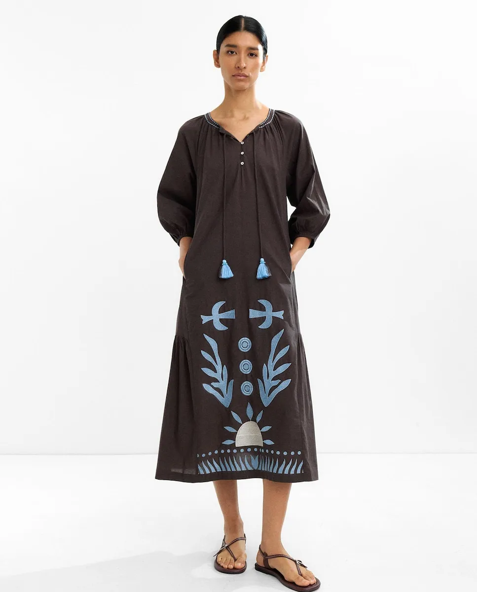 

Платье миди из 100% хлопка с буфовыми рукавами и вышивкой спереди Parfois, темно-коричневый