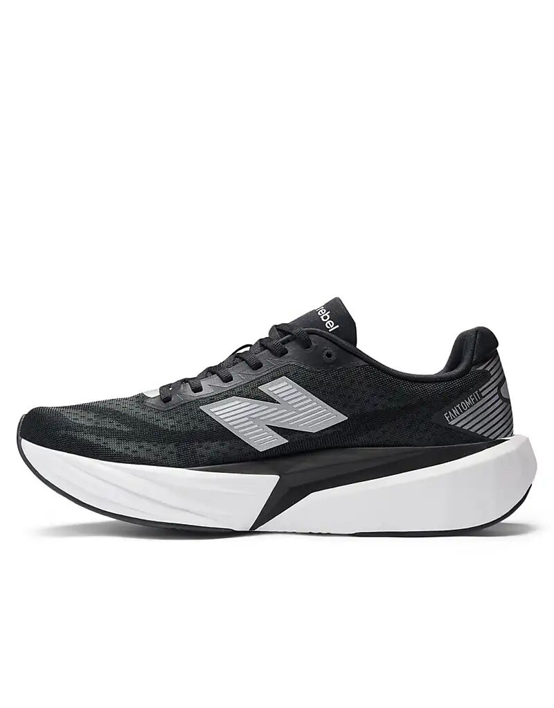 Мужские кроссовки для бега New Balance Fuelcell Rebel V5 черного цвета — фото 3