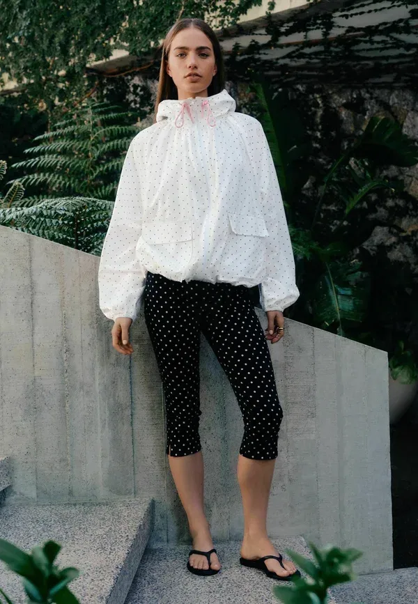Брюки-капри Regular fit crop Next, black polka dot denim, черный в горошек — фото 3