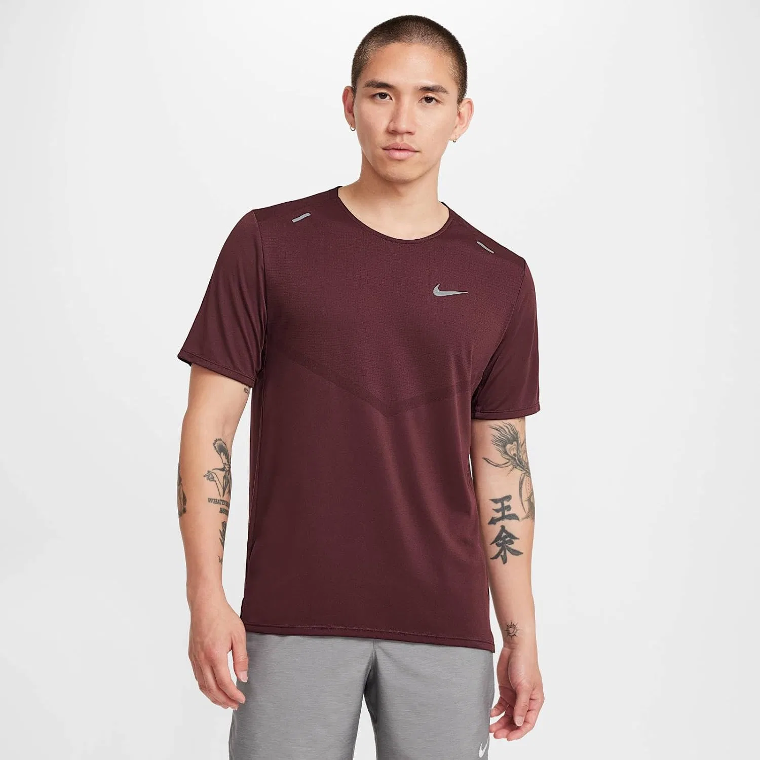 Футболка для бега Nike Rise 365 мужская, короткий рукав, технология Dri-FIT, цвет Burgundy Crush, размер S — фото 2