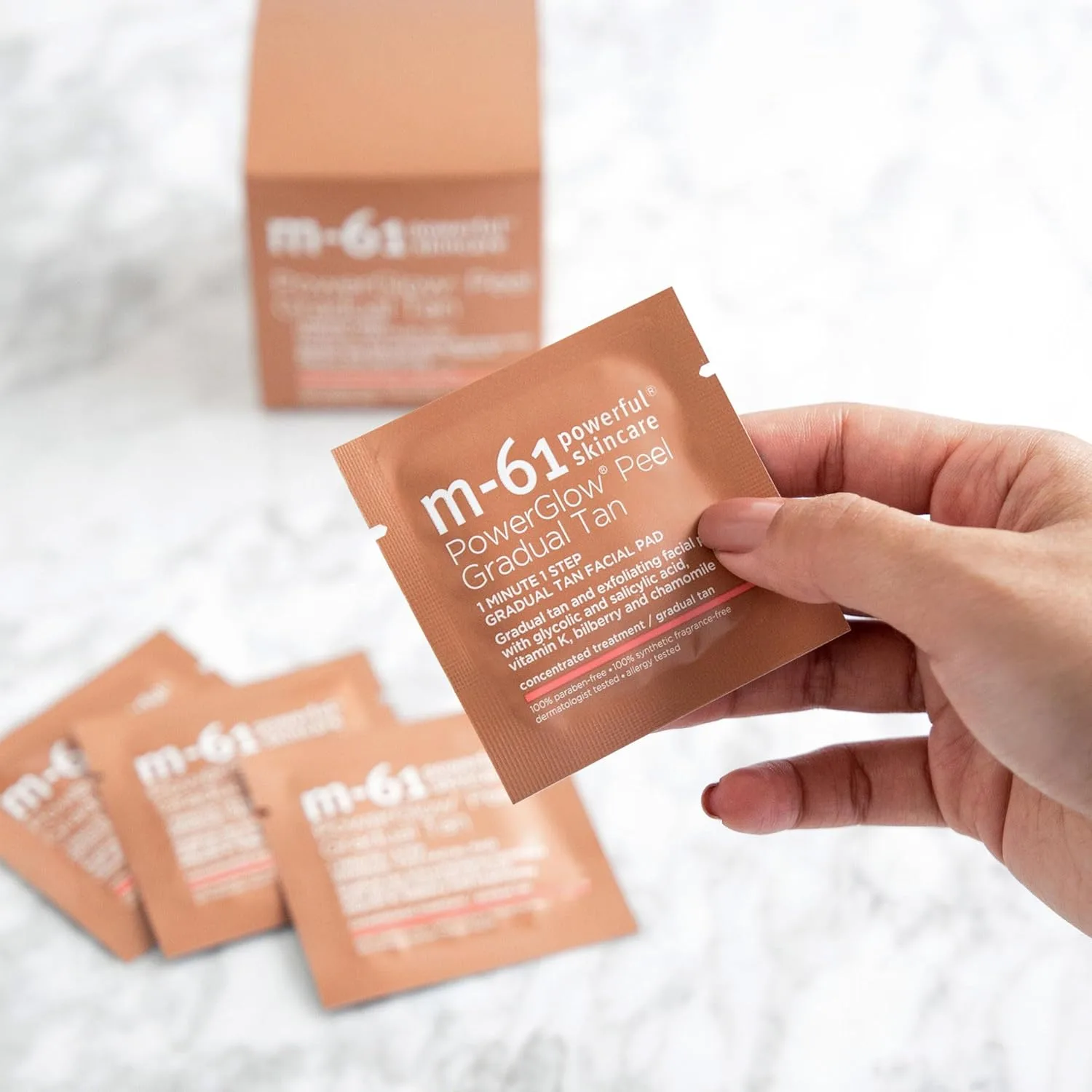 m-61 PowerGlow Peel Постепенное загар | Отшелушивающий пилинг для лица, создающий сияющий эффект без разводов 1 шт. (30 шт.) — фото 4