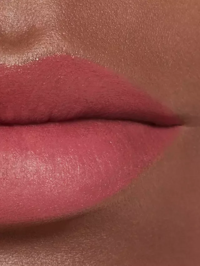 Помада Rouge Allure Velvet Luminous Matte Lip Colour, лимитированная серия CHANEL, 63 Essentielle — фото 4