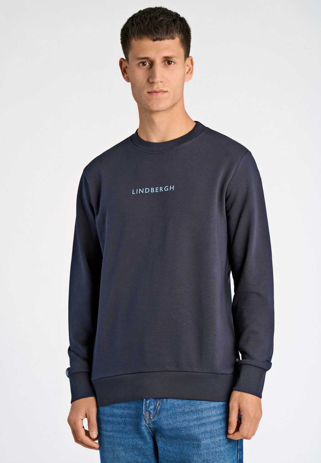 

Базовая футболка OVERSIZED Lindbergh, темно-синий