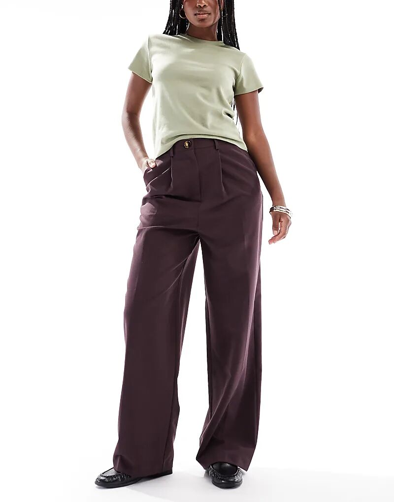 

Широкие брюки от Miss Selfridge, сшитые на заказ, на рис.