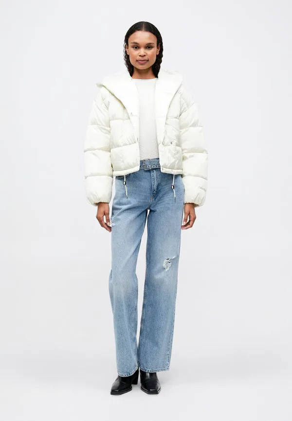 Зимняя куртка средней плотности с коротким рукавом и запахом Calvin Klein, Bone White — фото 2