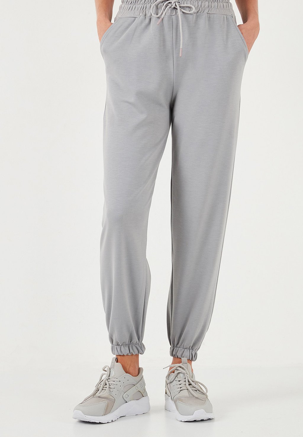 

Спортивные брюки REGULAR FIT. LELA, серый