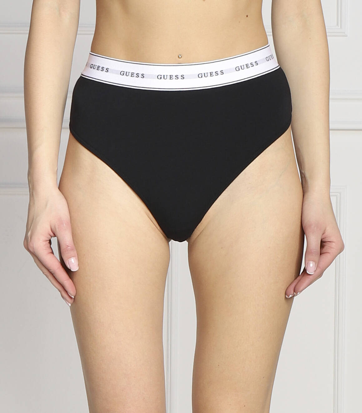 

Стринги Guess Underwear CARRIE, черный