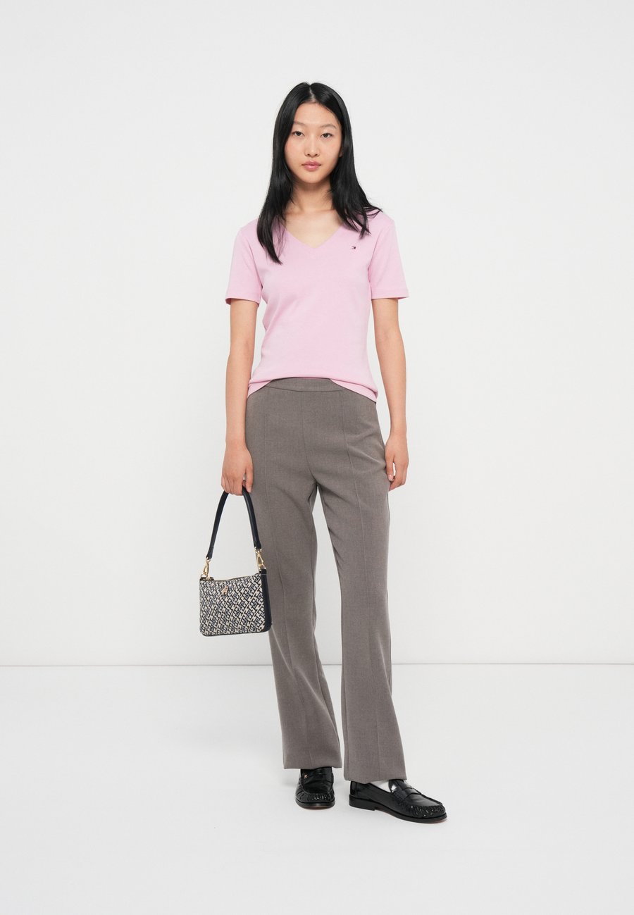 Брюки Tommy Hilfiger PUNTO KICK FLARE PANT, Heather Taupe/Camel — фото 2