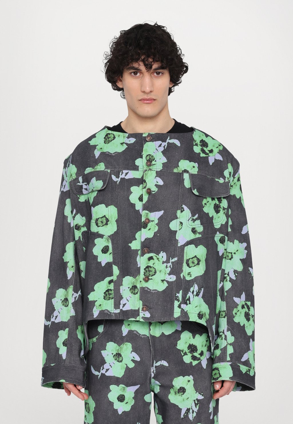 

Джинсовая куртка FLORAL ART PRINT EXPANDED JACKET Dhruv Kapoor, мультиколор