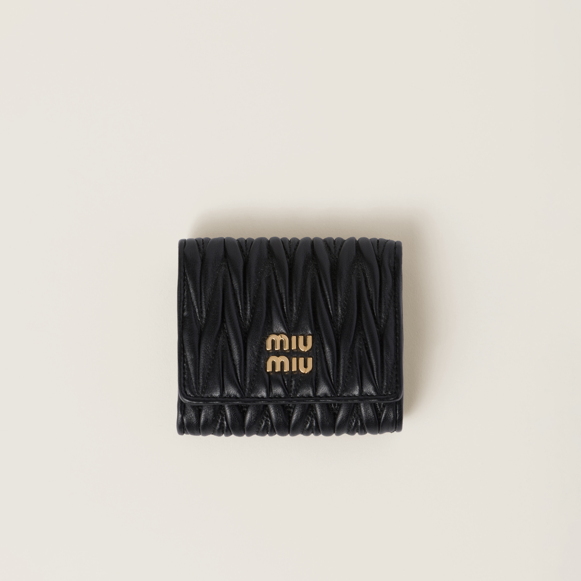 

Маленький кошелек из наппированной кожи мателлассе MIU MIU, черное