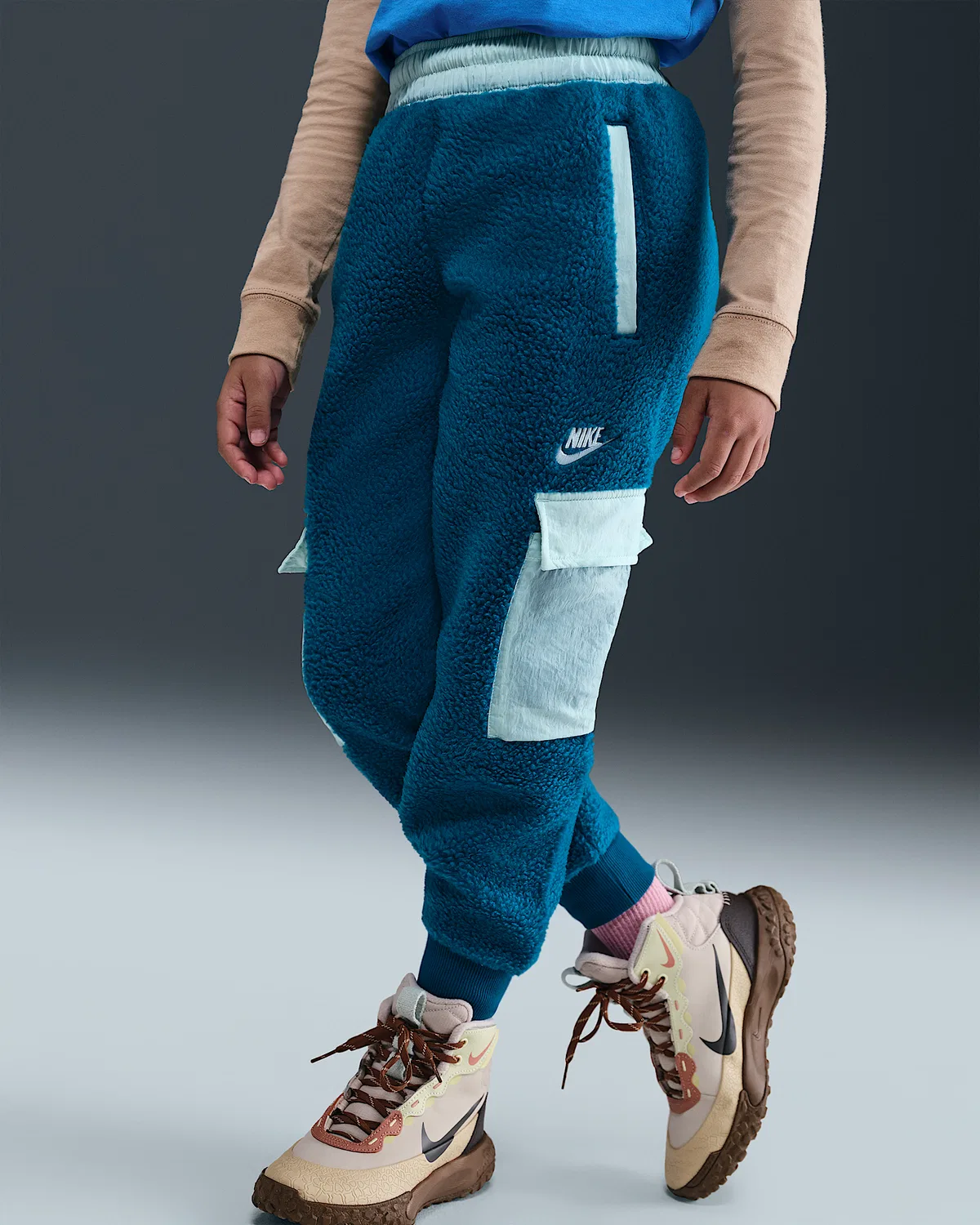 Детские карго-штаны Nike Sportswear Club Fleece, Green Abyss/Mint Foam/White — фото 3