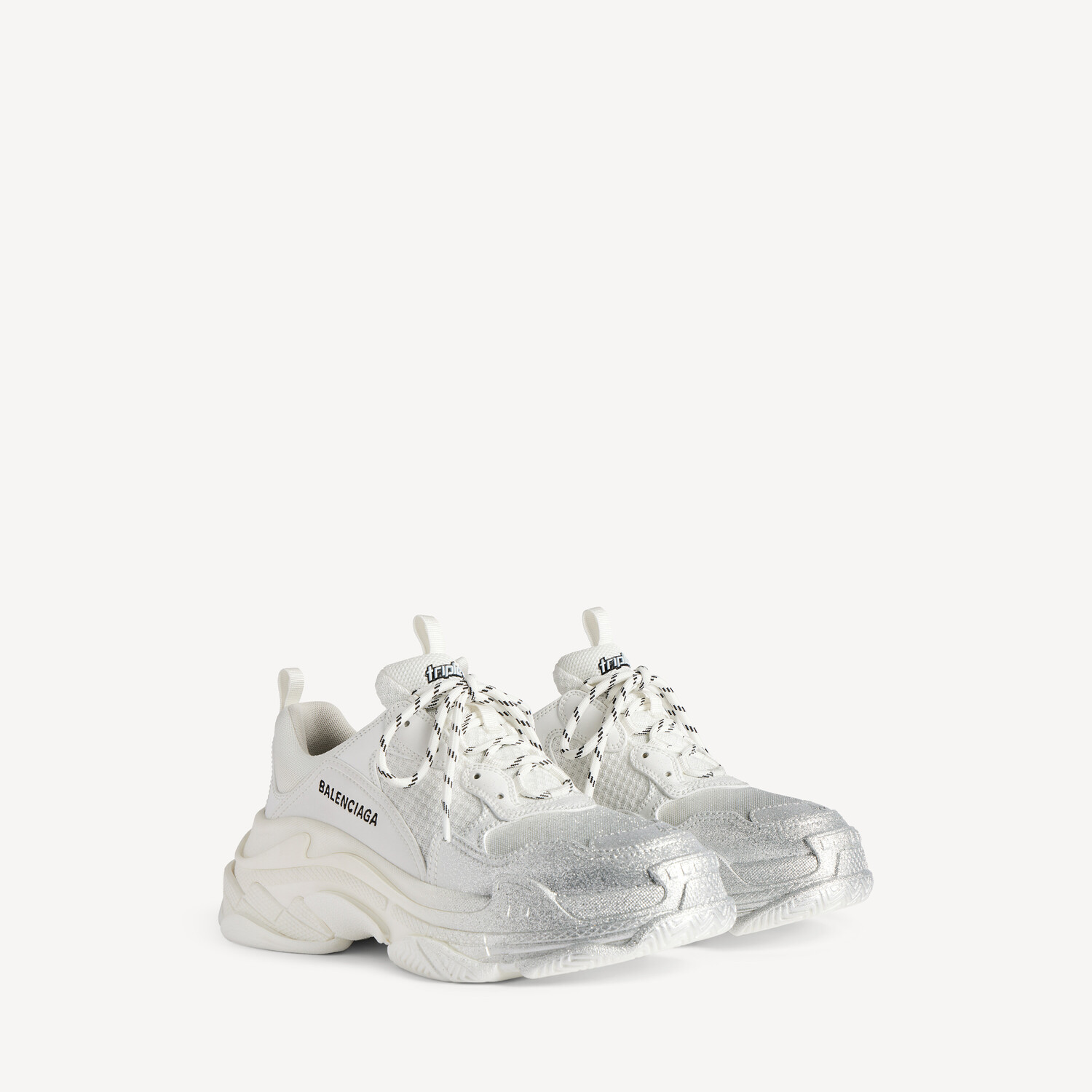 Женские кроссовки triple s с блестящим напылением в белом/серебристом цвете BALENCIAGA, серебристый/белый — фото 2