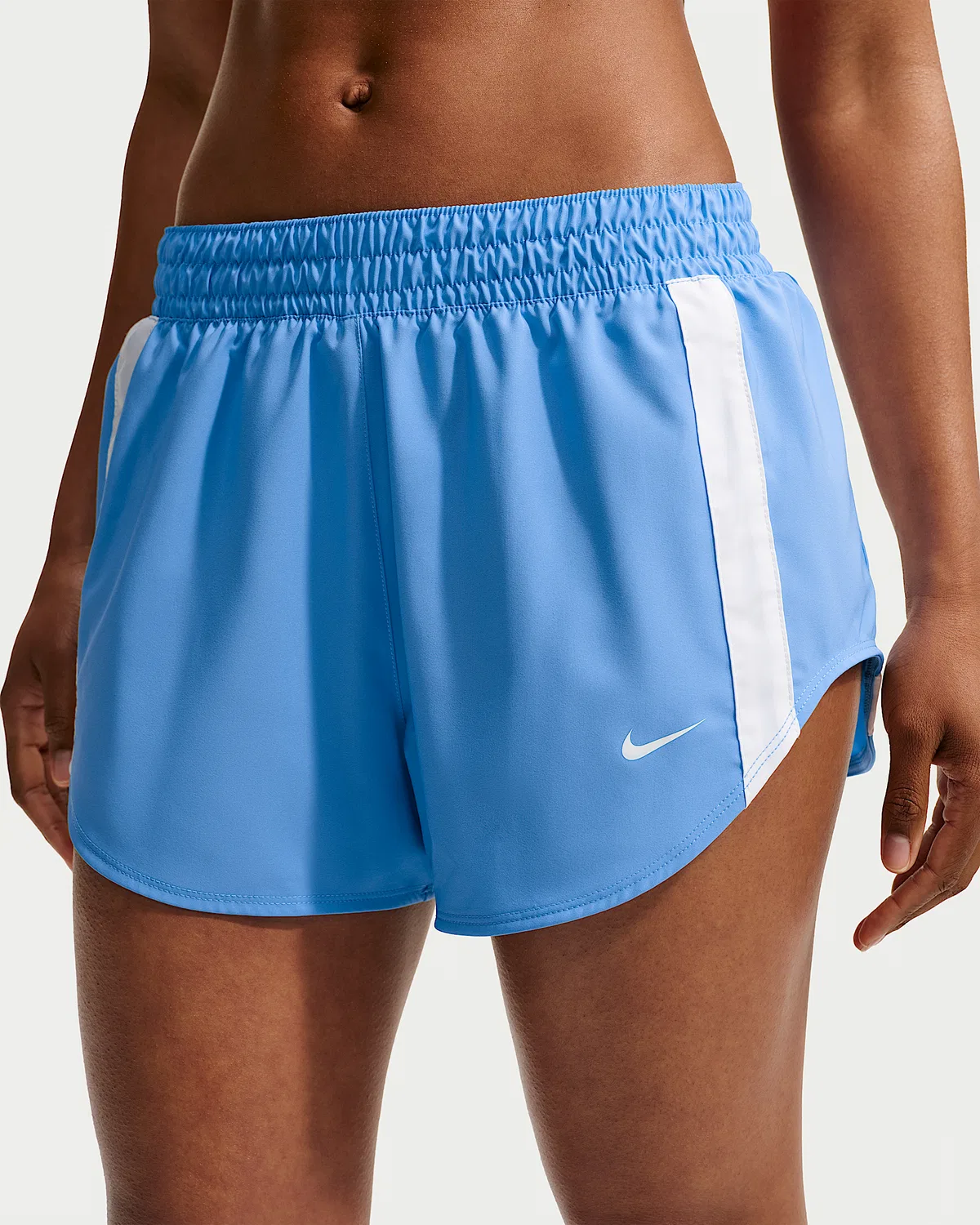 Женские шорты Nike One Woven, University Blue/White/White — фото 2