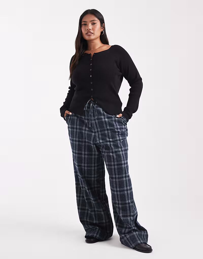 

Широкие брюки Curve с завязкой на талии в матовую темно-синюю клетку Asos Design