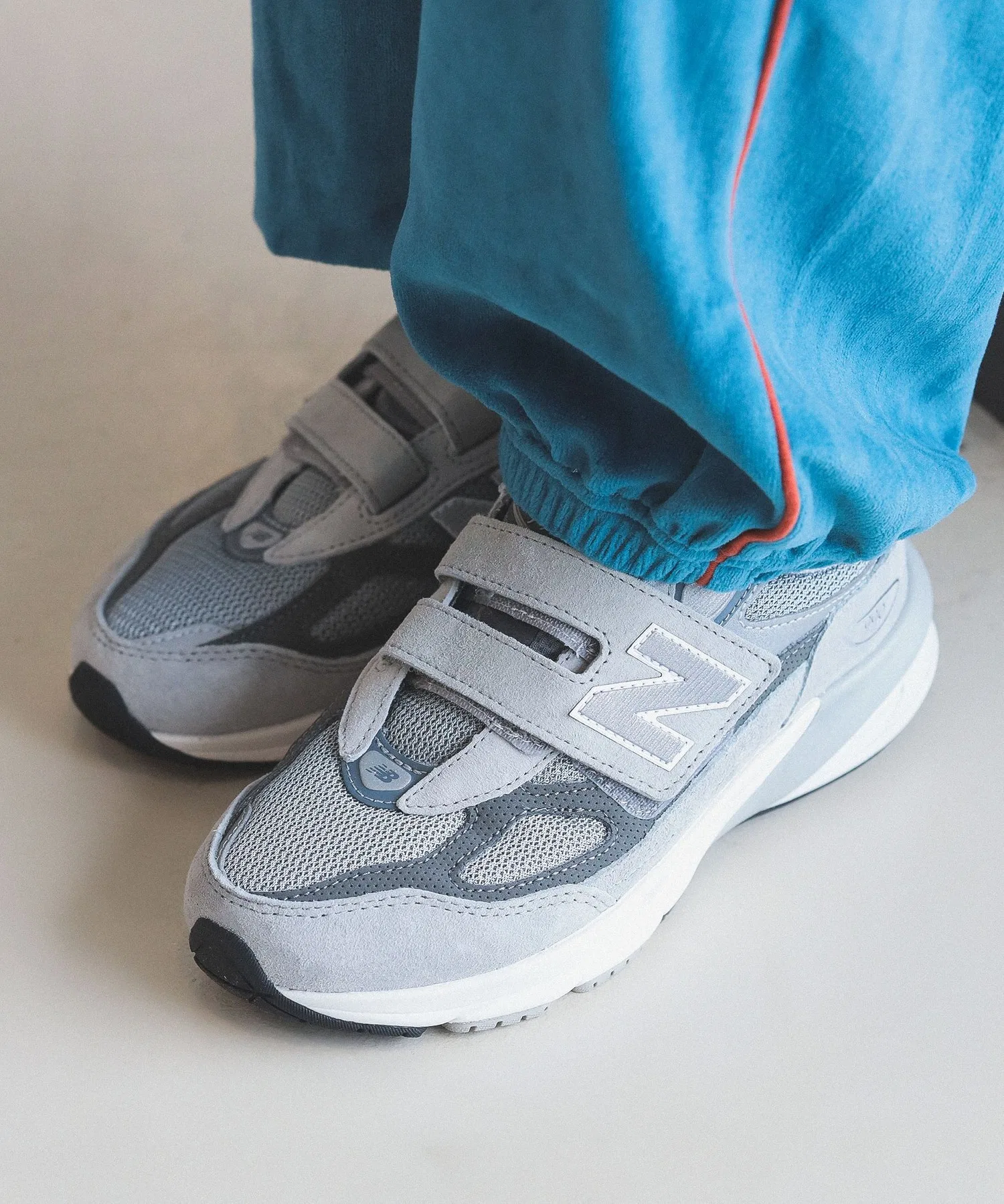 Детские кроссовки New Balance PV990 из натуральной кожи серые