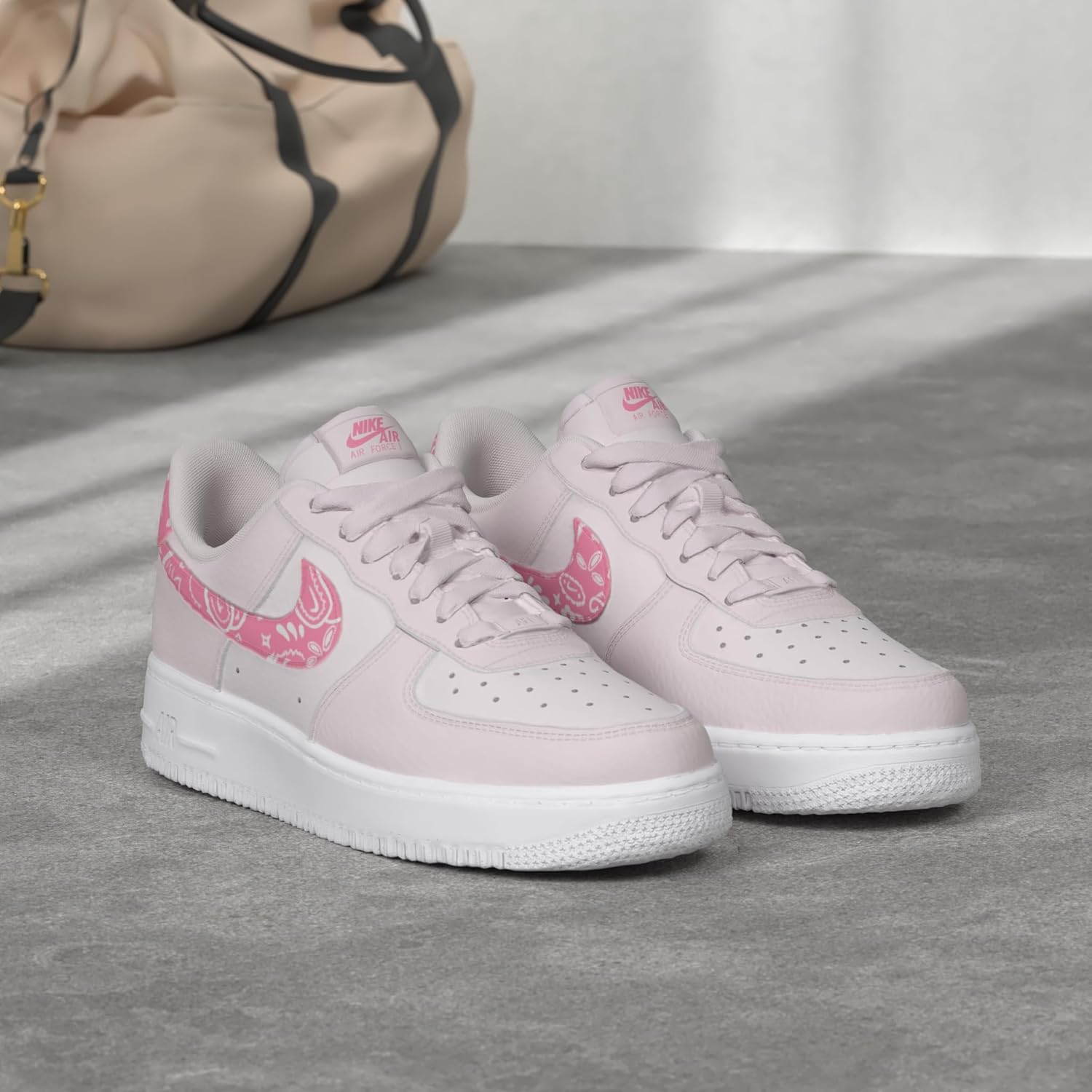 Мужские кроссовки Nike Air Force 1, белый/розовый — фото 2