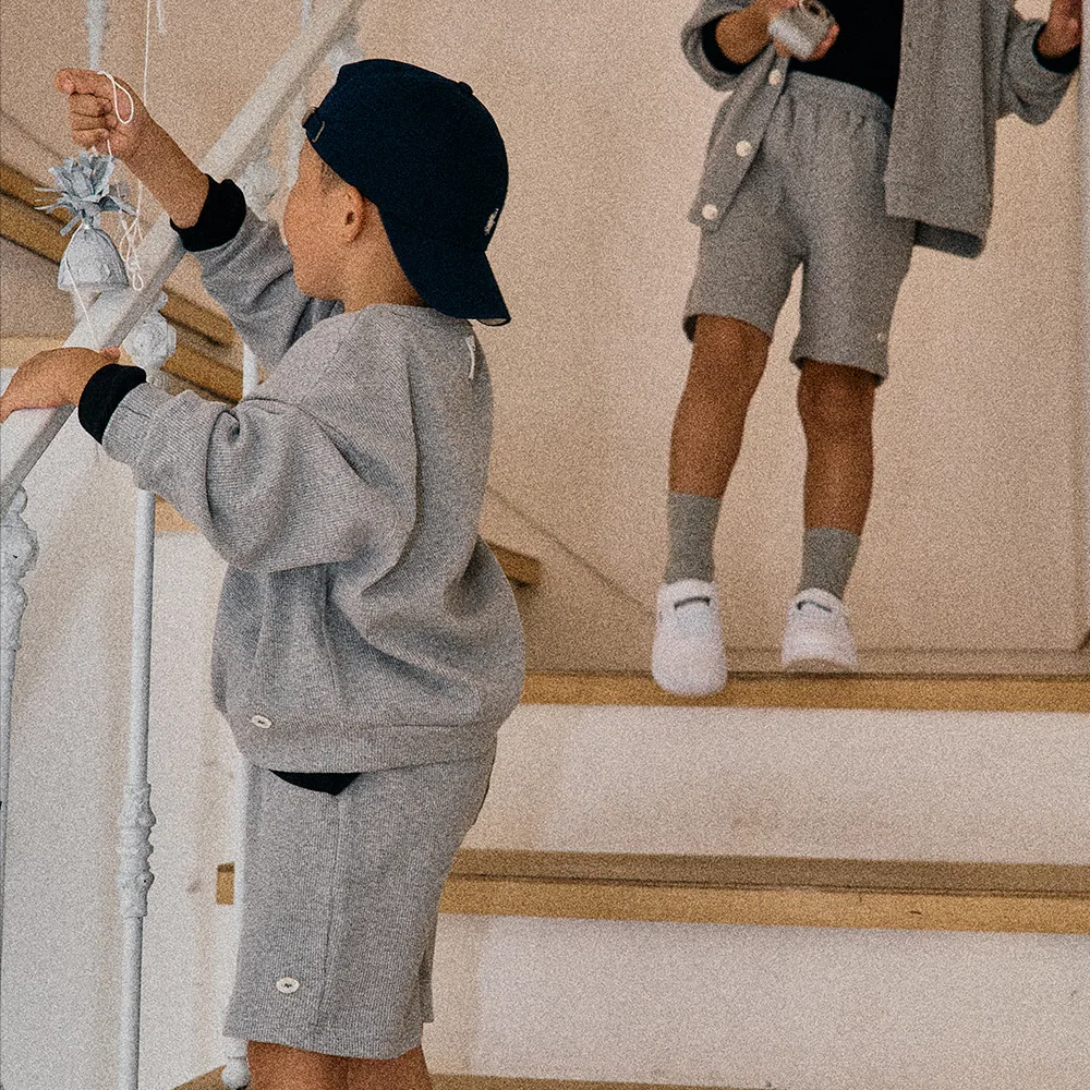 Детский комплект из вафельного кардигана и шорт серый от Hijo