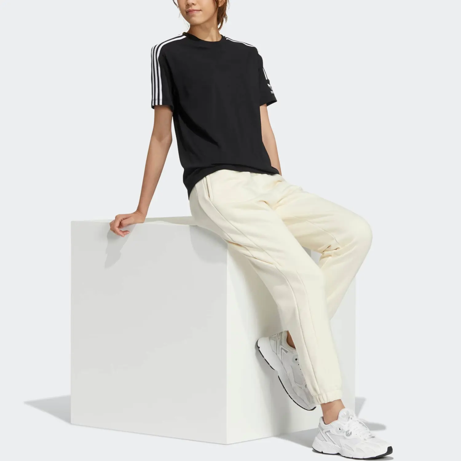 Эластичные спортивные брюки женские Adidas Originals, экрю — фото 4