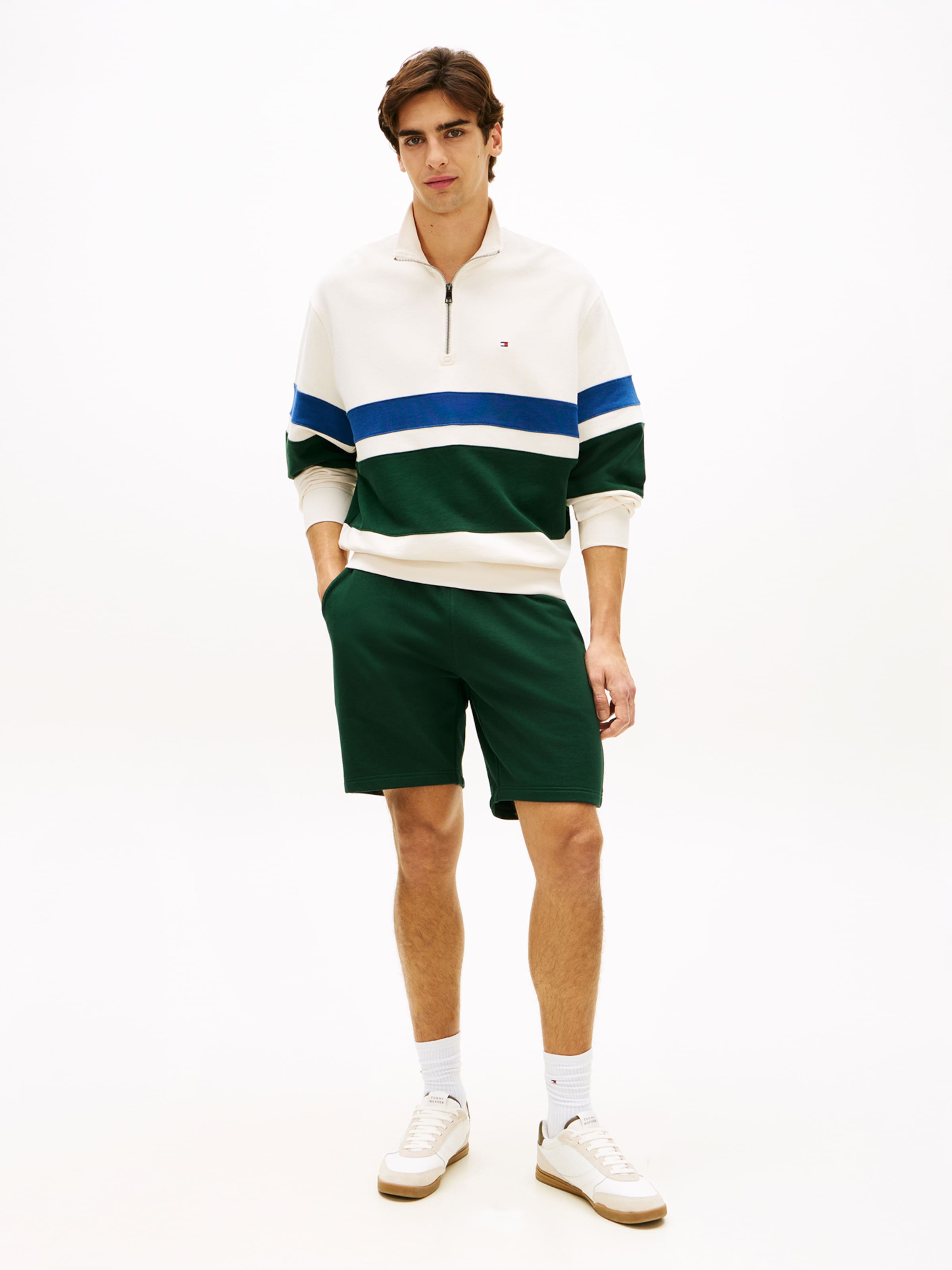 TOMMY HILFIGER Шорты Regular 'ESSENTIAL' в цвете Fir — фото 4