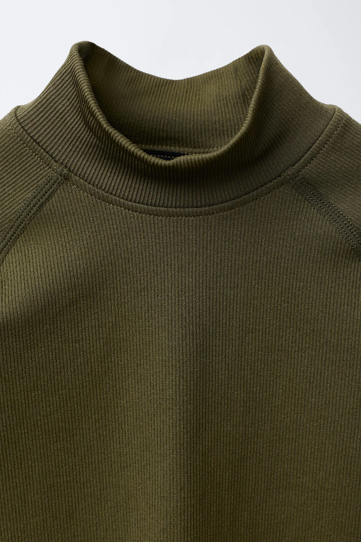 Дышащая футболка из лыжной коллекции Zara, хаки — фото 3