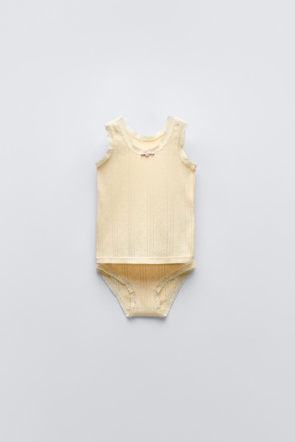 

Возраст 2-6 лет/комплект из футболки и трусиков ZARA, ваниль