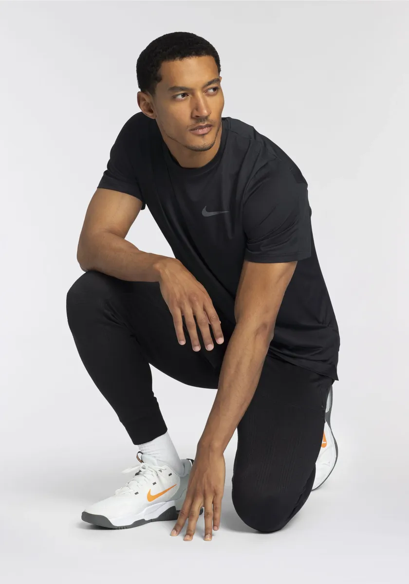 

Футболка Nike "PRO DRI-FIT", черный