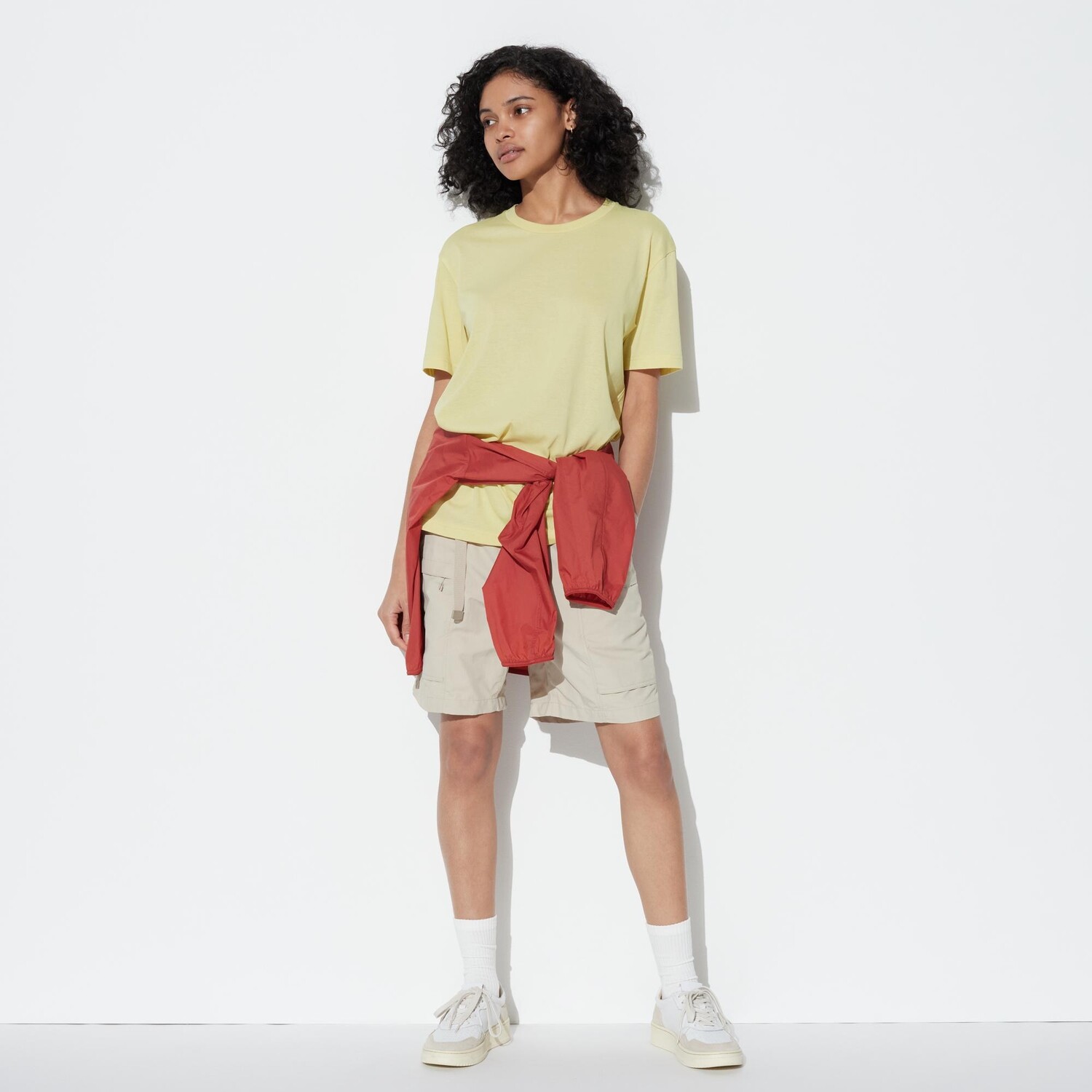 Футболка Uniqlo, черная, с круглым вырезом — фото 2