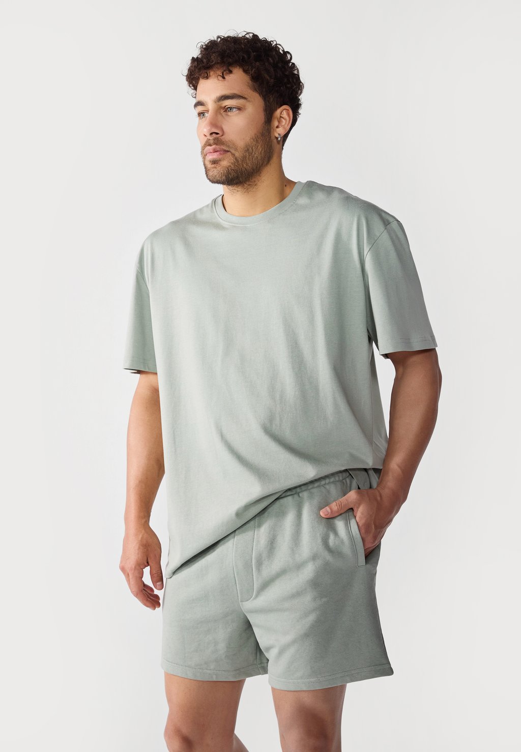 

Шорты SET - Basic T-shirt Pier One by Zalando, светло-зеленый