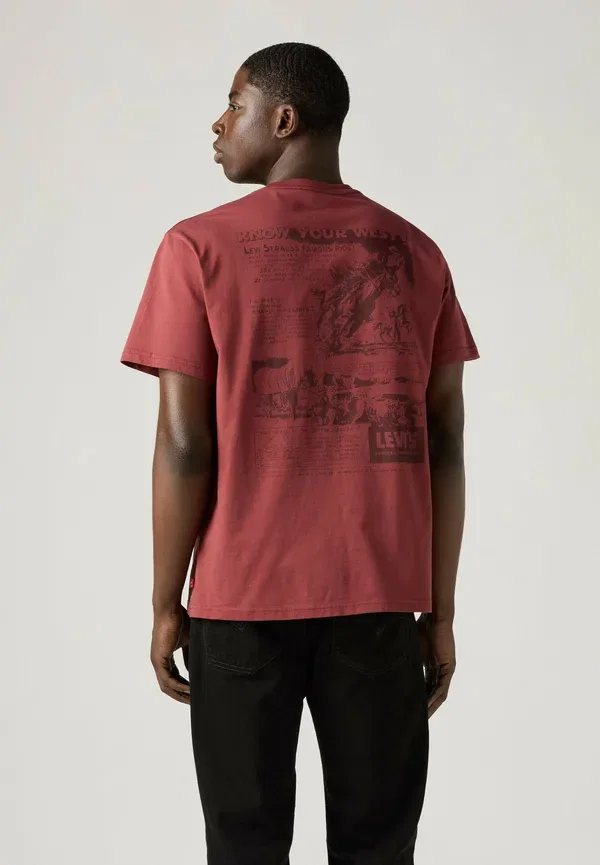 Футболка Levi's, модель Lse_Ss relaxed fit tee boxtab 5in black, цвет красный — фото 2