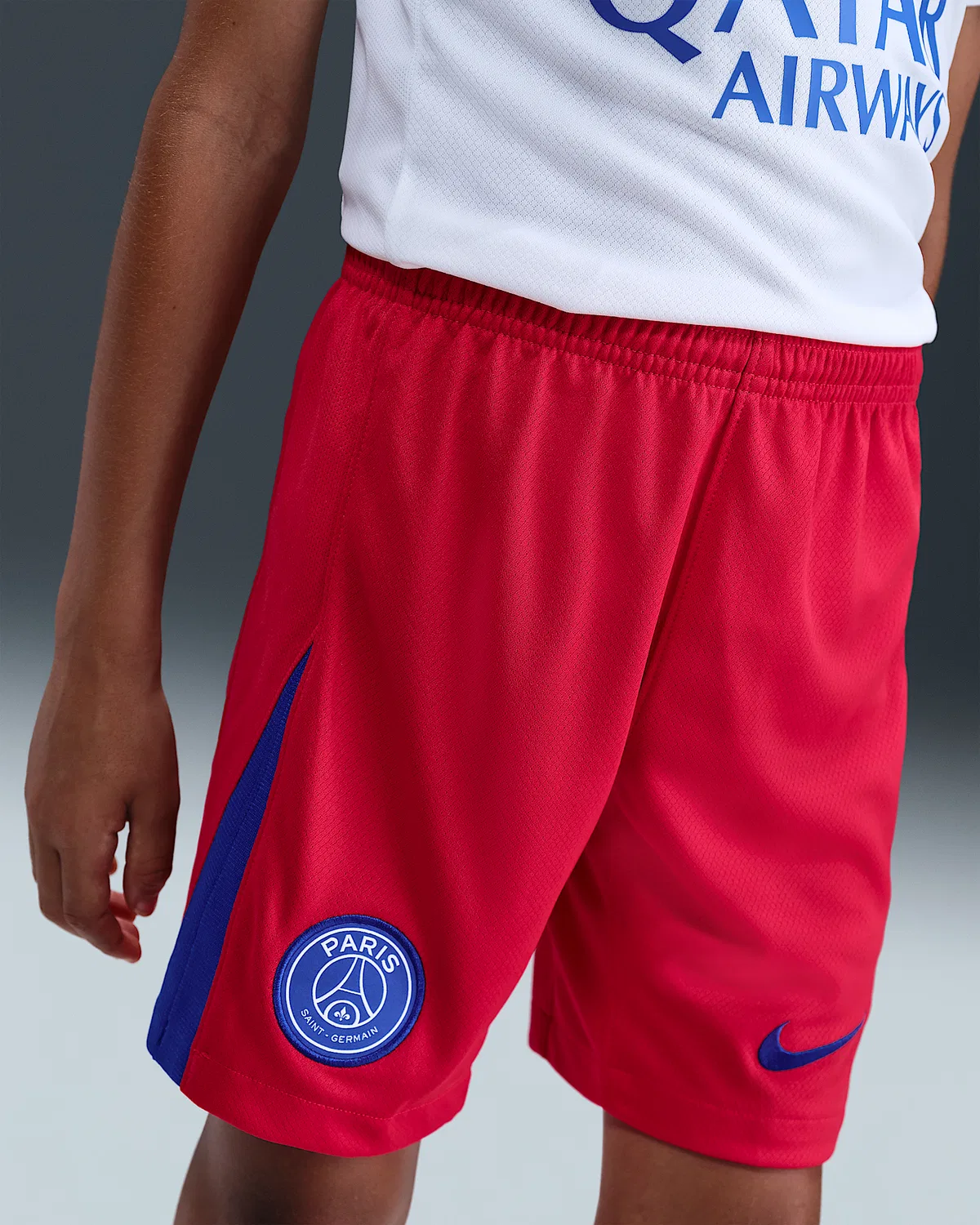 Большие детские шорты Nike Dri-FIT Total 90 Soccer Replica PSG 2025/26 Stadium Third, Global Red/Hyper Royal — фото 2