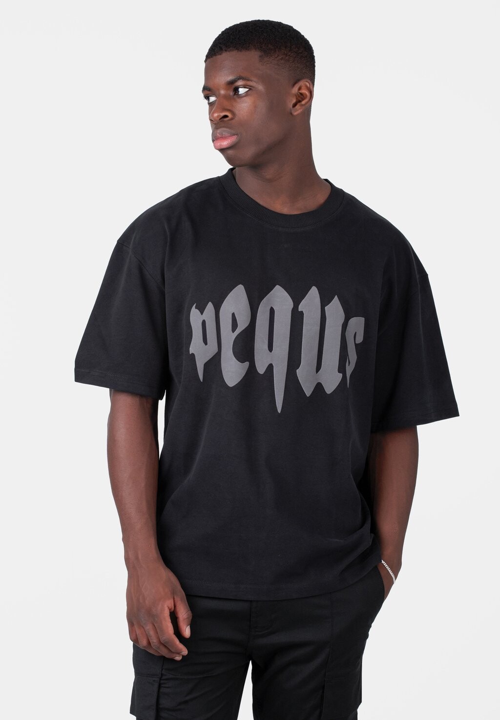 

Футболка с принтом Mythic Logo Unisex PEQUS, черный