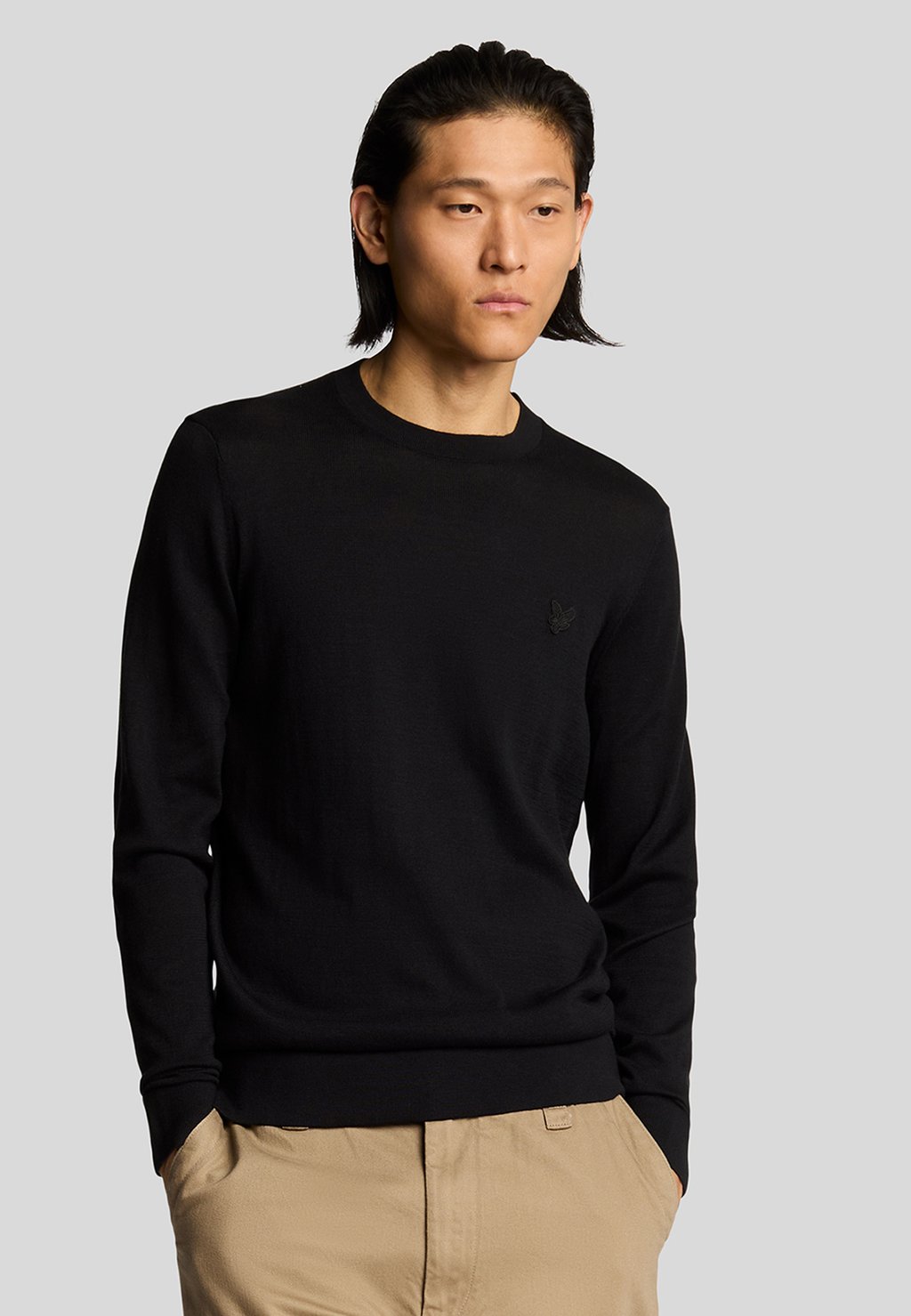 

Свитер MID TONAL SUPERFINE CREW NECK Lyle & Scott, черный