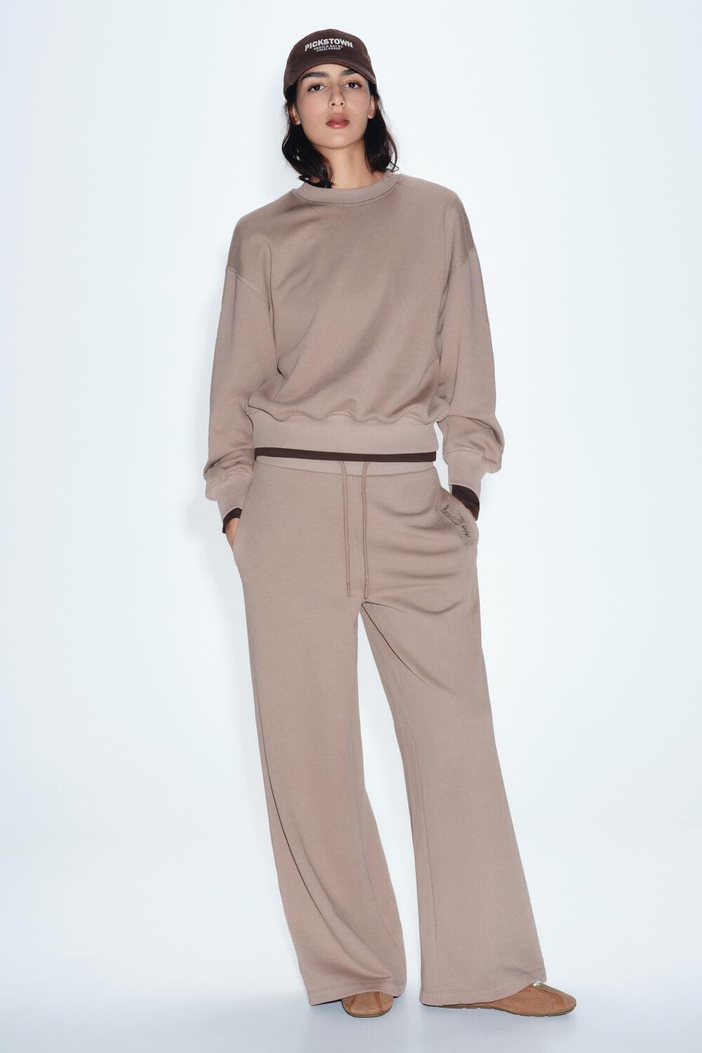

Плюшевые брюки с аппликациями-этикетками ZARA, красноватый