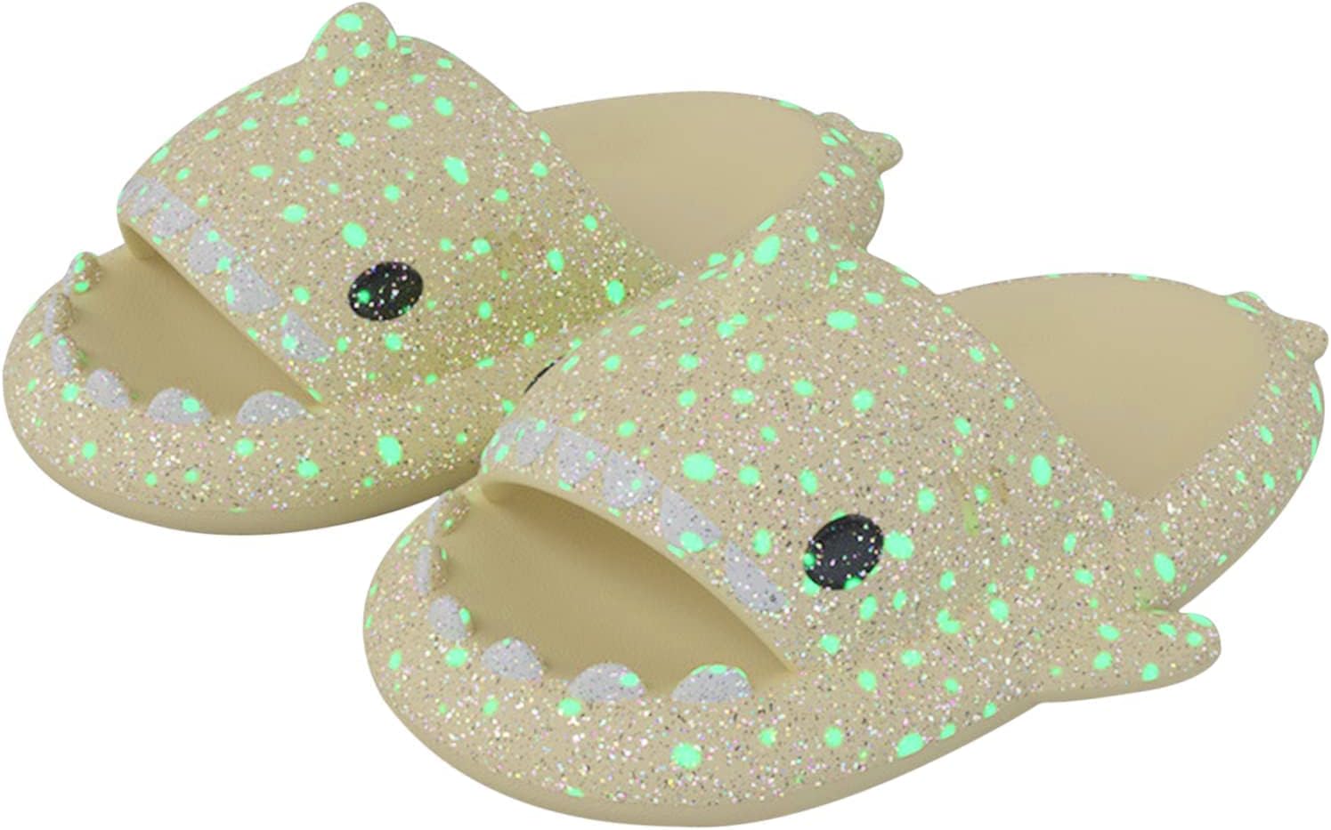 

Светящиеся в темноте шлепанцы Galaxy Shark для мужчин и женщин, пляжные сандалии Cloud Shark светящиеся тапочки с акулой Quroxo