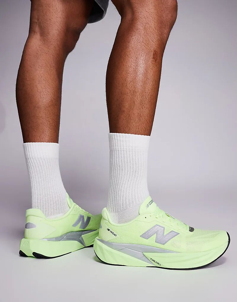 Мужские кроссовки для бега New Balance Fuelcell Rebel v5 в цвете Volt Yellow — фото 4