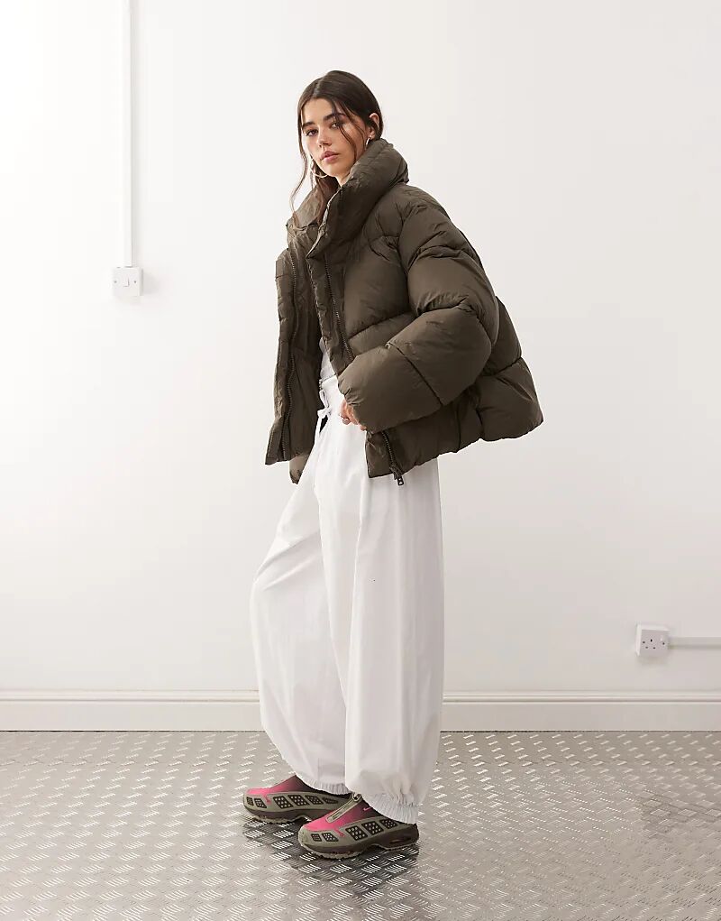 

Свободная стеганая куртка Weekday темно-коричневого цвета