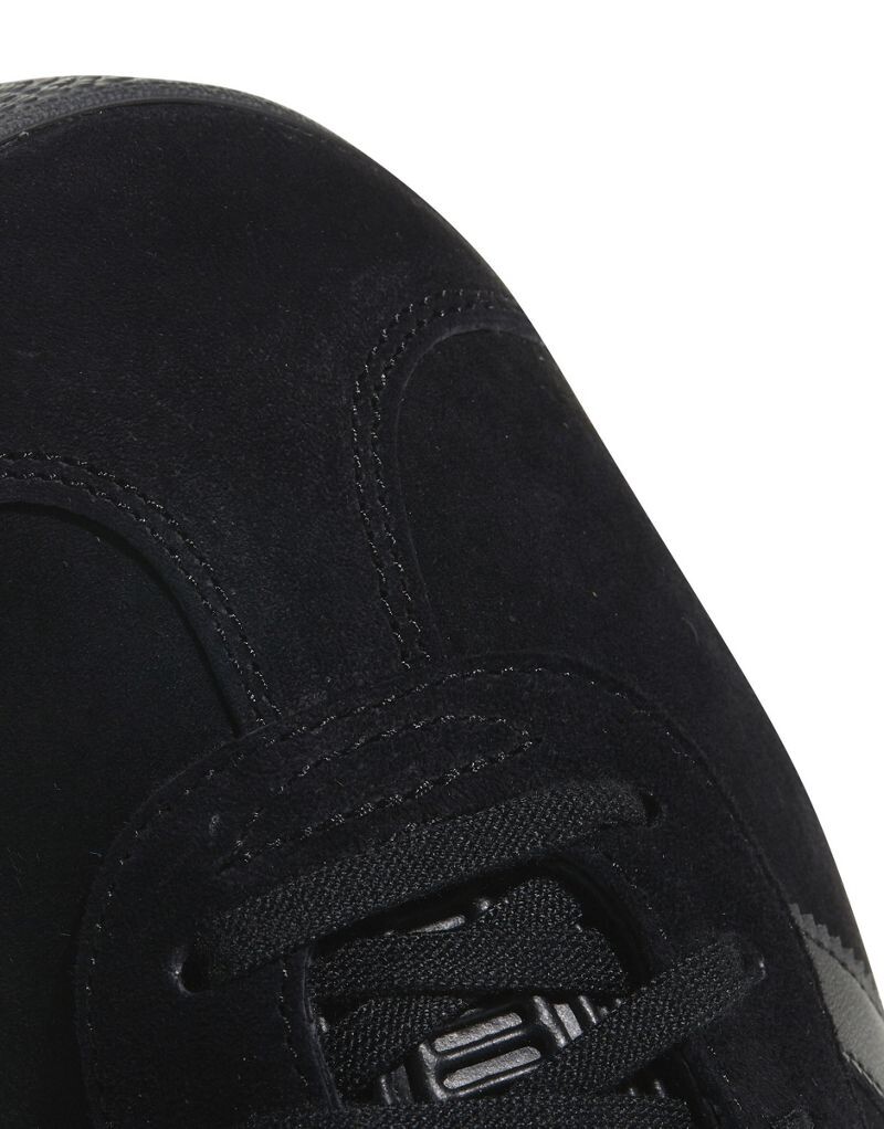 Черные кроссовки adidas Gazelle — фото 4