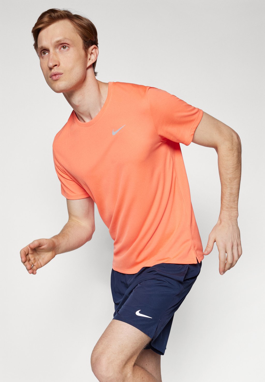 

Спортивная футболка MILER Nike Performance, абрикос