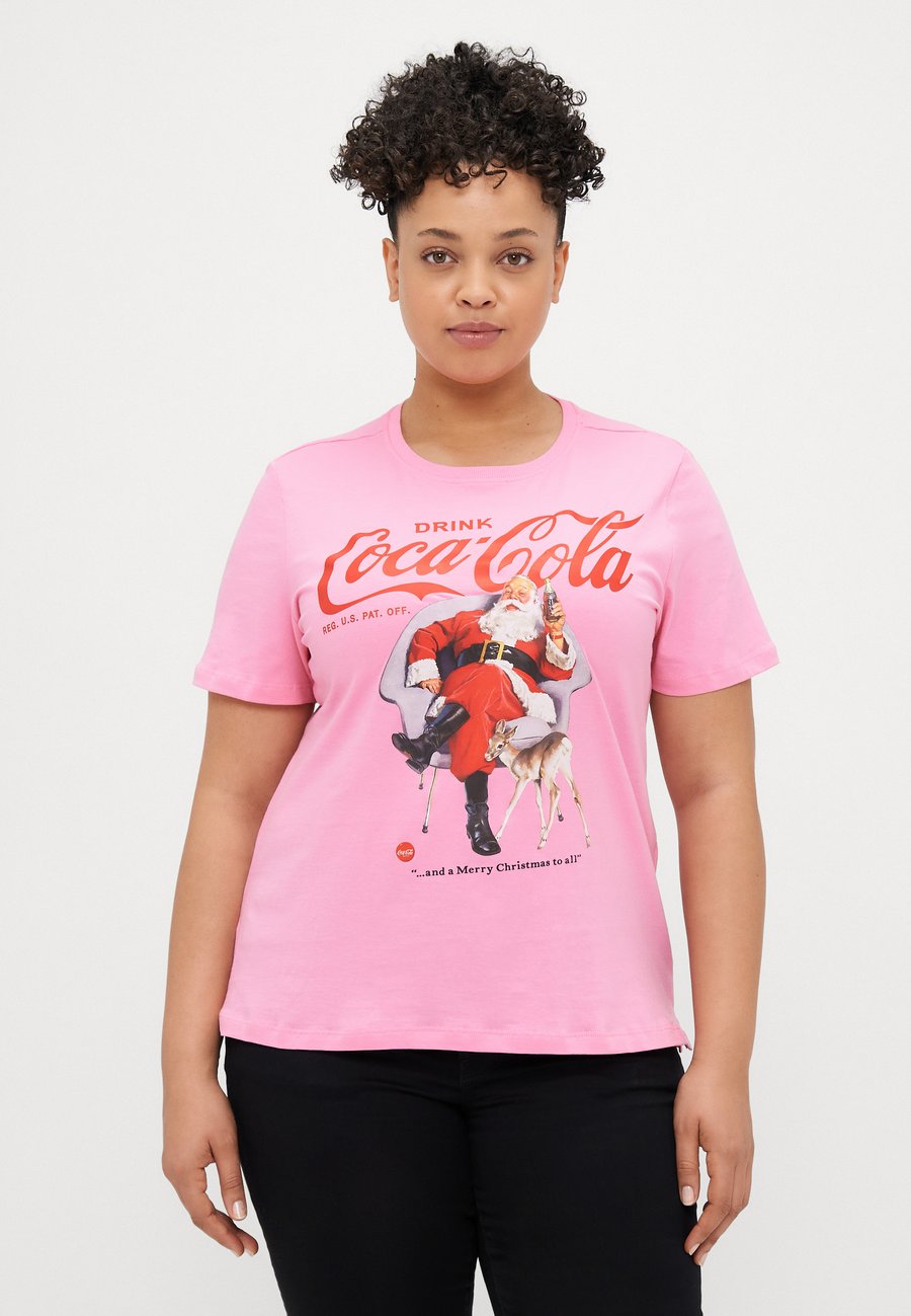 

Футболка ONLY Carmakoma CARCOCA COLA XMAS LIFE , Sachet Pink /Pink, Розовый, Футболка ONLY Carmakoma CARCOCA COLA XMAS LIFE , Sachet Pink /Pink