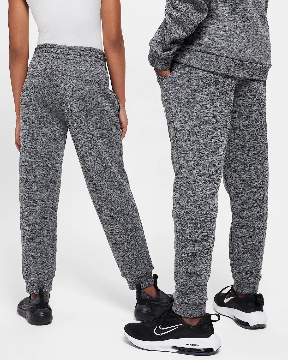 Детские спортивные штаны Nike Therma-FIT Big Kids' Multi Stain Repel, Black/Light Smoke Grey/Heather/White — фото 2