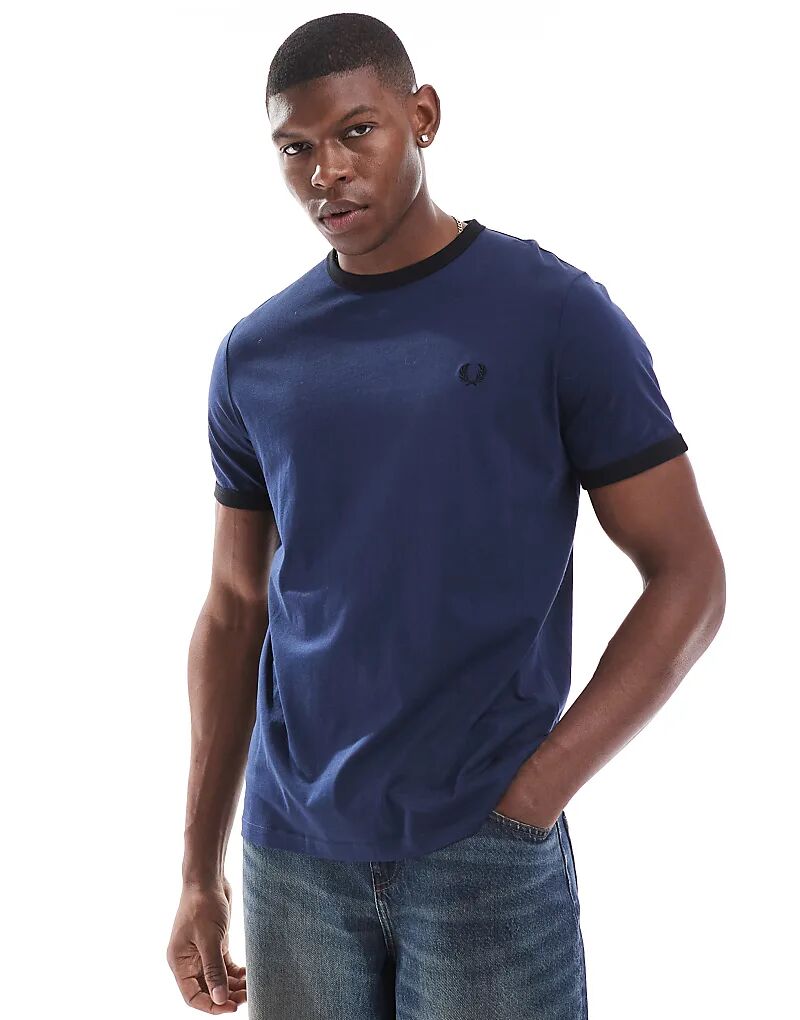 

Футболка рингера синего цвета с черной окантовкой Fred Perry