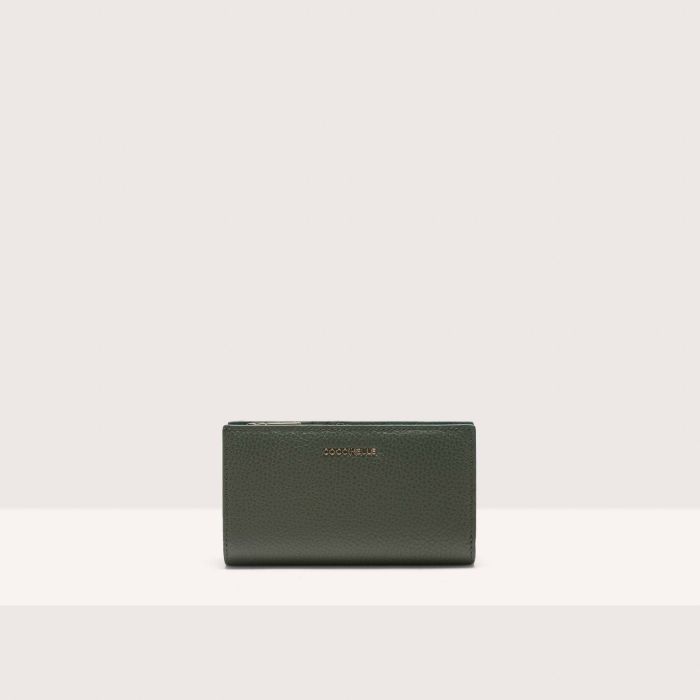 

Кошелек Coccinelle Metallic Soft, цвет Alga