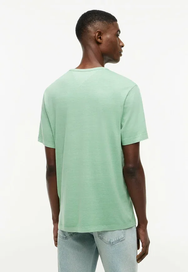Футболка Tommy Hilfiger Patch Pocket Washed T-Shirt Basic T-Shirt, цвет скошенная трава — фото 3